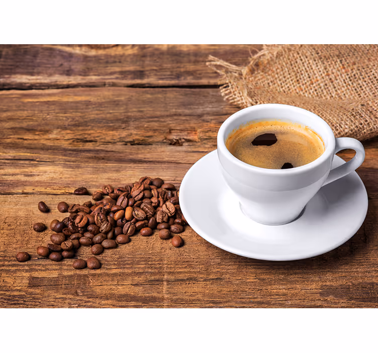 Estore de rolo para cozinha café em uma mesa de madeira - TenStickers