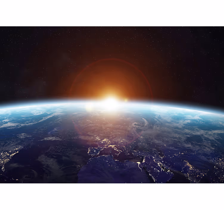 Fotomurais de paisagens O sol nascendo atrás da terra - TenStickers