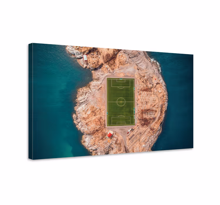 Quadro para lar Campo de futebol perto do mar - TenStickers