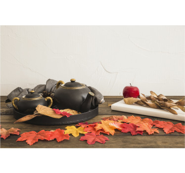 Tela de frutas de porcelana e maçãs. Tabela detalhada com porcelana preta e folhas outonais. Também tem maçãs. Obtenha remessa imediata!