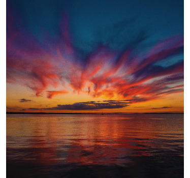 Pôr do sol na tela da paisagem do mar. Vista detalhada do mar com nuvens coloridas e estéticas do sol. Isso vai ficar ótimo. Obtê-lo agora!