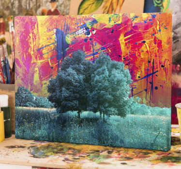 Uma tela impressa de paisagem de um campo de grama com árvores. O fundo é criado em uma textura pintada. Original, duradouro e leve.
