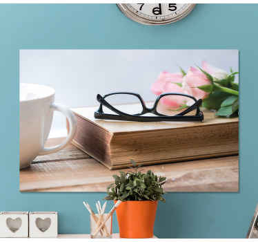 Café, livros e cópias em canvas para adolescentes dos óculos. Copo branco, livro e óculos em um tiro de close up. Decorar. Obtenha com frete imediato!