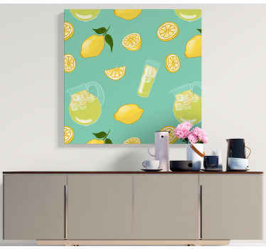 Copo com lona de limão e frutas. Fundo verde com padrão de metades de limão e vidros. Decore suas paredes. Obtê-lo agora!