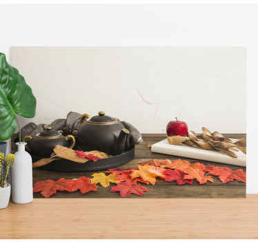 Tela de frutas de porcelana e maçãs. Tabela detalhada com porcelana preta e folhas outonais. Também tem maçãs. Obtenha remessa imediata!