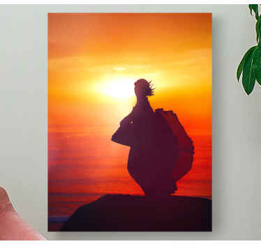 Mulher na tela da paisagem da praia. Fundo por do sol detalhado com mulher e uma bela aparência. Obtenha com envio imediato!