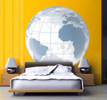 Autocolante decorativo com desenho do globo terrestre em tons de cizento e branco ideal para decorar o quarto de dormir ou a sala de estar.