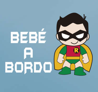 autocolante decorativo de bebê no carro projetado com uma impressão de imagem de bebê de super-herói e personalizável em qualquer nome desejado. Fácil de aplicar e autocolante.