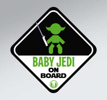 O autocolante Yoda bebé a bordo destacará o seu carro no trânsito. Uma maneira criativa de  avisar os Stormtroopers que têm um pequeno Jedi.
