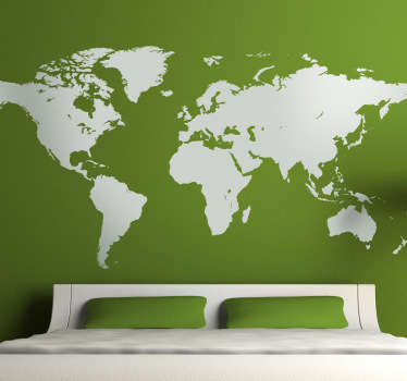Autocolante de parede que ilustra o mapa mundo, estando disponível no tamanho que preferir e numa ampla gama de cores diferentes.