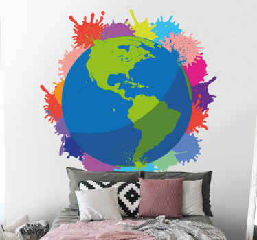 Um autocolante de mapa-múndi globo colorido com salpicos de desenho de aquarela. Um produtode autocolante geográfico impressionante para personalizar qualquer espaço.