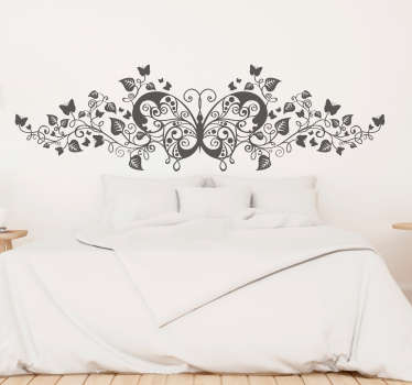 Vinil autocolante ilustrando uma borboleta e folhas de uma forma bastante original e irreverente, vinil perfeito para decorar a cabeceira da sua cama.