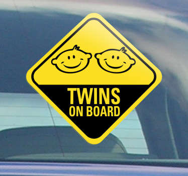 Sticker decorativo que sinaliza a presença de crianças gémeas a bordo, ideal para apelar a uma condução defensiva por parte dos outros condutores.