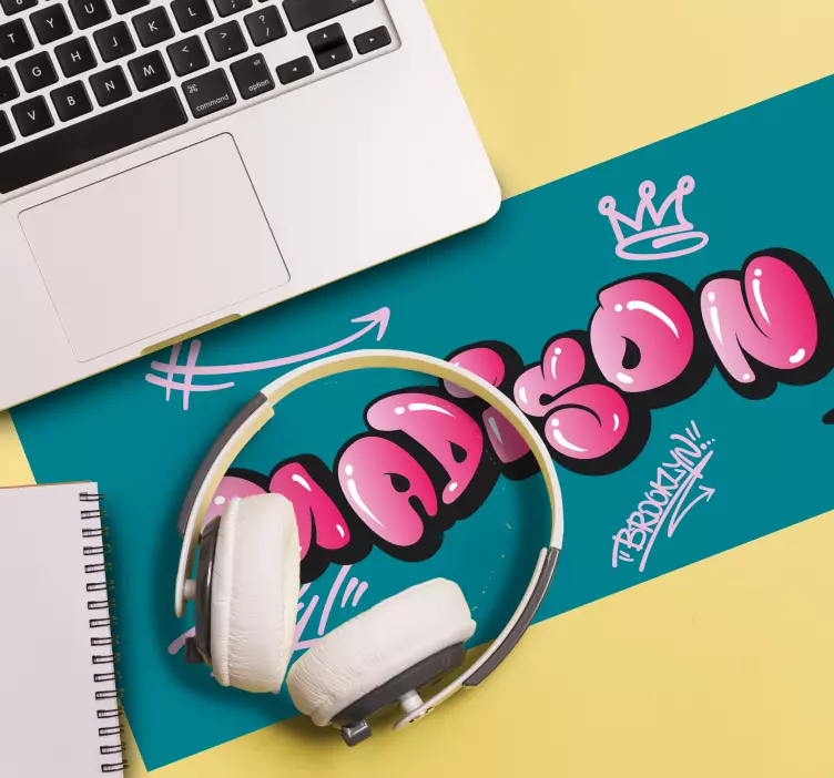 Tapetes de rato com nome Grafite de letras rosa legal - TenStickers