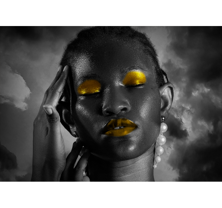 Mulher morena com maquiagem dourada fotomural de parede - TenStickers