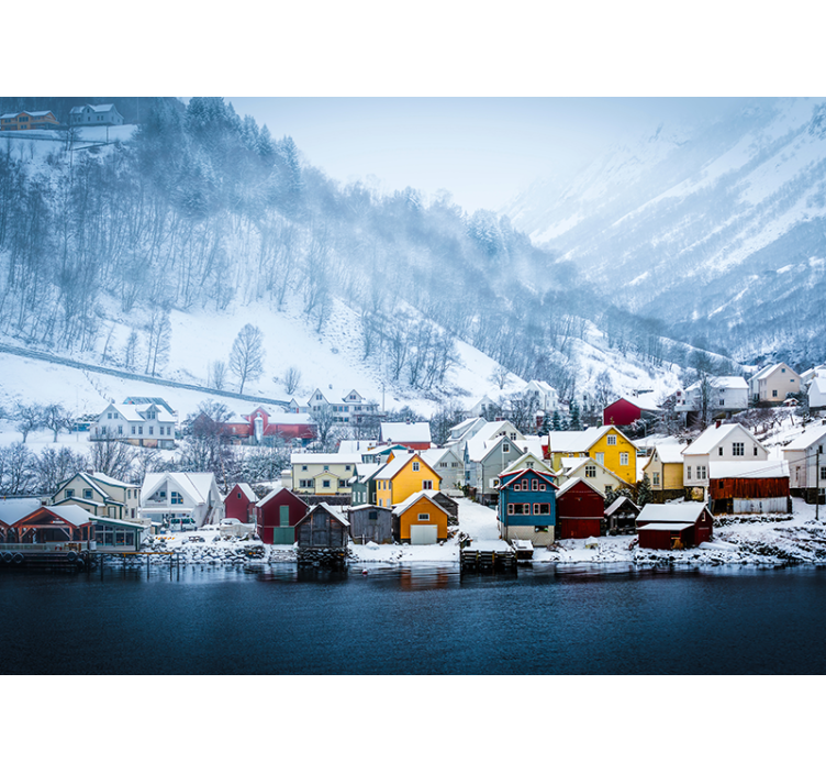 Fotomurais de paisagens Paisagem norueguesa com montanhas nevadas - TenStickers