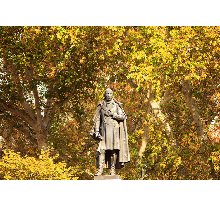 Mural de parede pessoa estátua entre folhagens - TenStickers