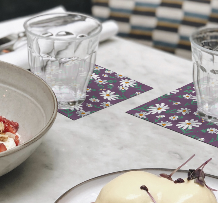 Base para copos floral de margaridas em fundo roxo - TenStickers