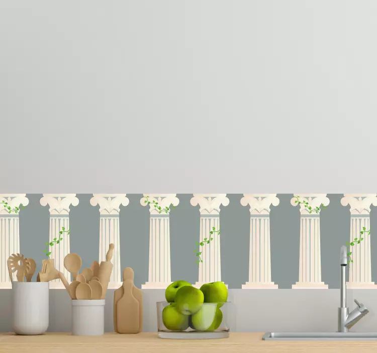 Autocolante azulejo Coluna grega antiga com trepadeiras de hera - TenStickers