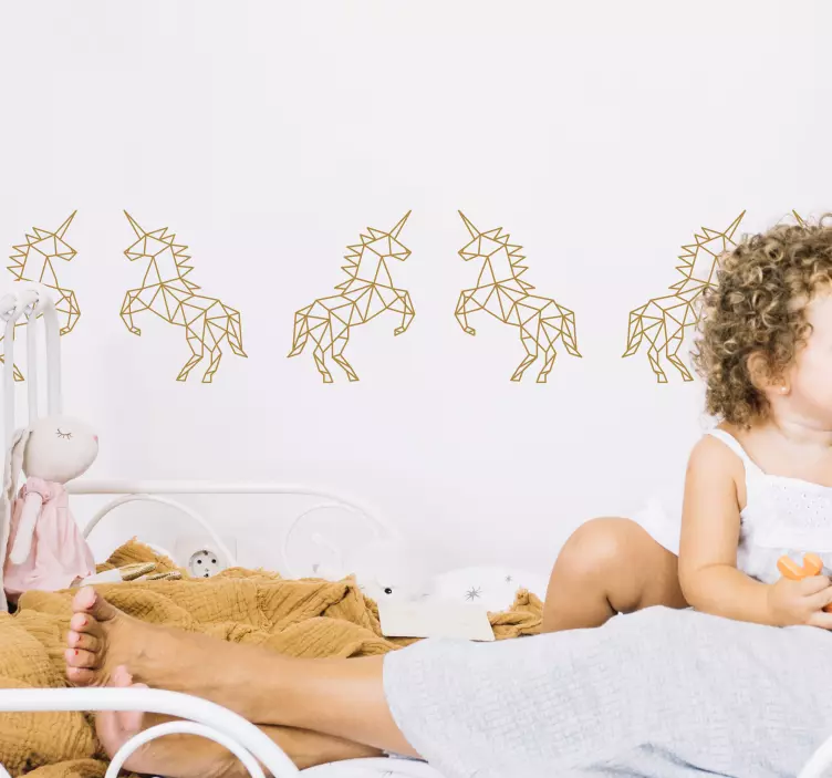 Vinil decorativo friso de unicórnios geométricos - TenStickers
