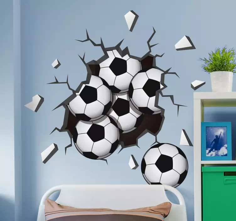Bolas caindo do <b>vinil decorativo de futebol</b> de parede - TenStickers