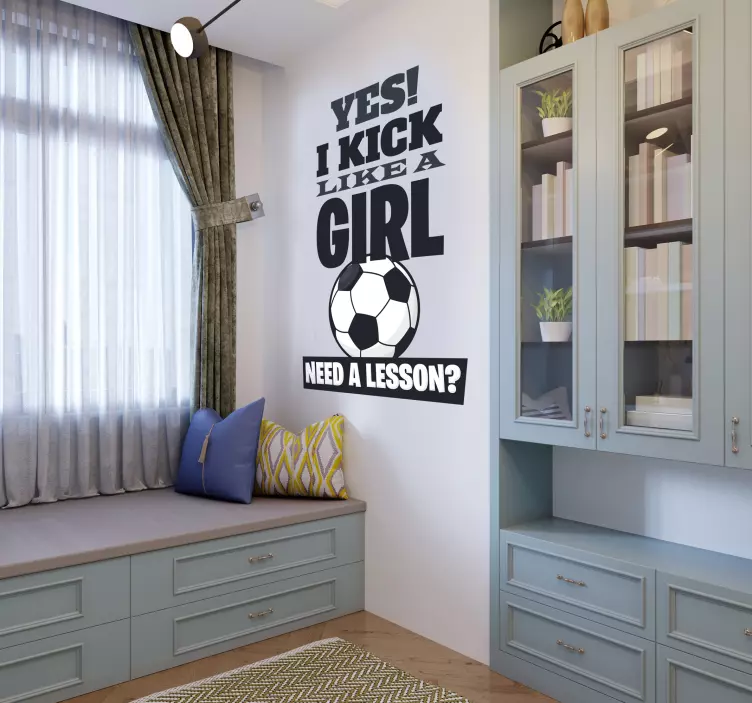 Autocolante decorativo futebol Chute como uma garota - TenStickers