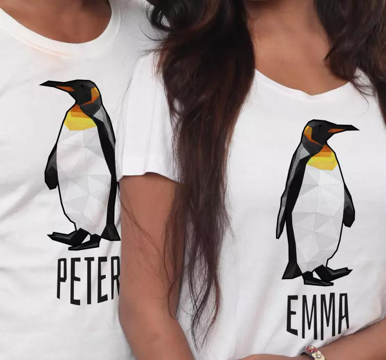 Par de t-shirtsgeométricas de pinguins com nome - TenStickers
