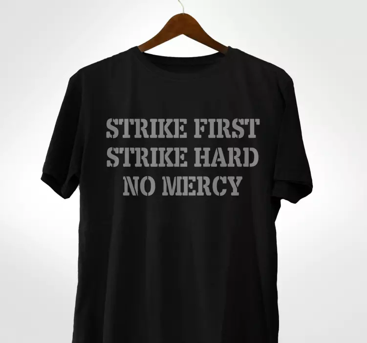 t-shirt personalizada "strike first strike hard" - TenStickers
