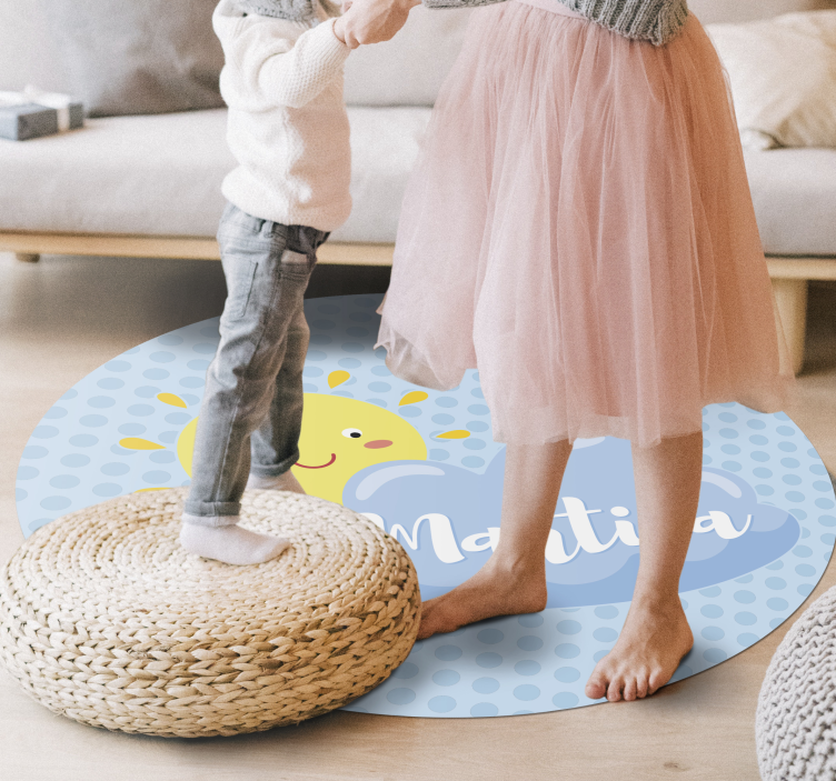 Sol e nuvens com tapete personalizado nome - TenStickers